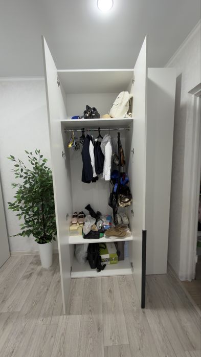 Продаю шкафы новые