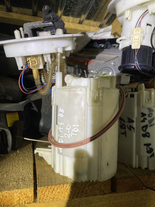 Pompa Motorina Rezervor Audi A4 B8 2.0 TDI GAG Pret 400 lei