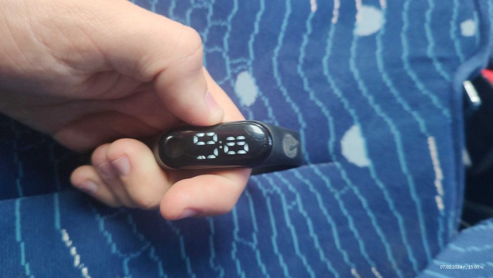 Смарт гривна                                          .