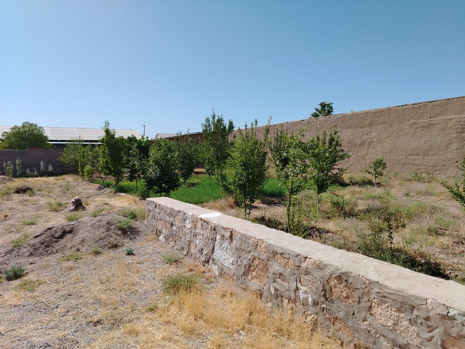 Ховли сотилади. ер майдони 18 сотих