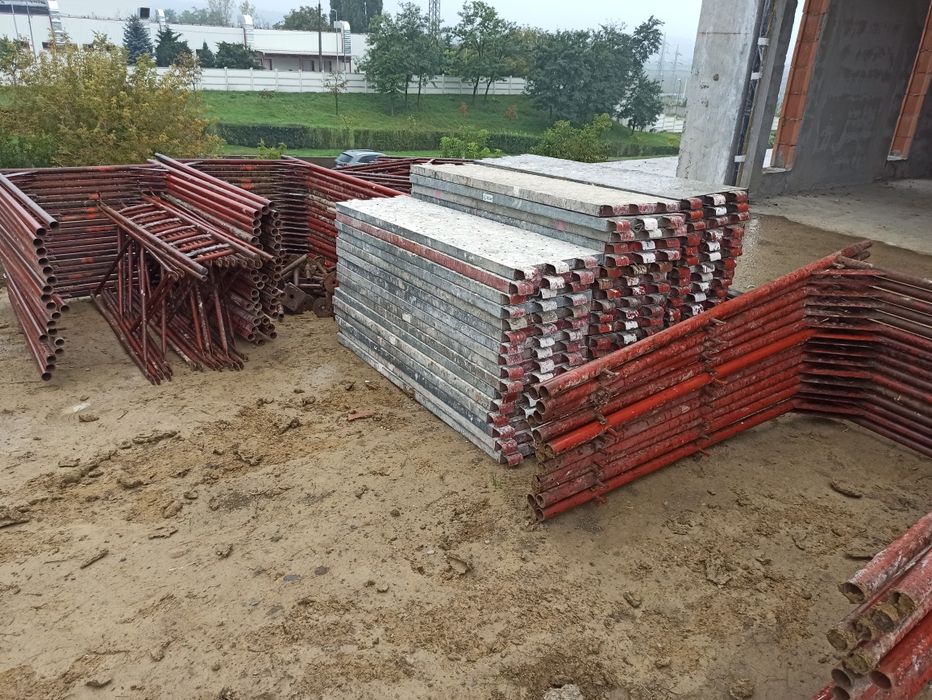 Schelă metalică, betoniera, schelă de interior
