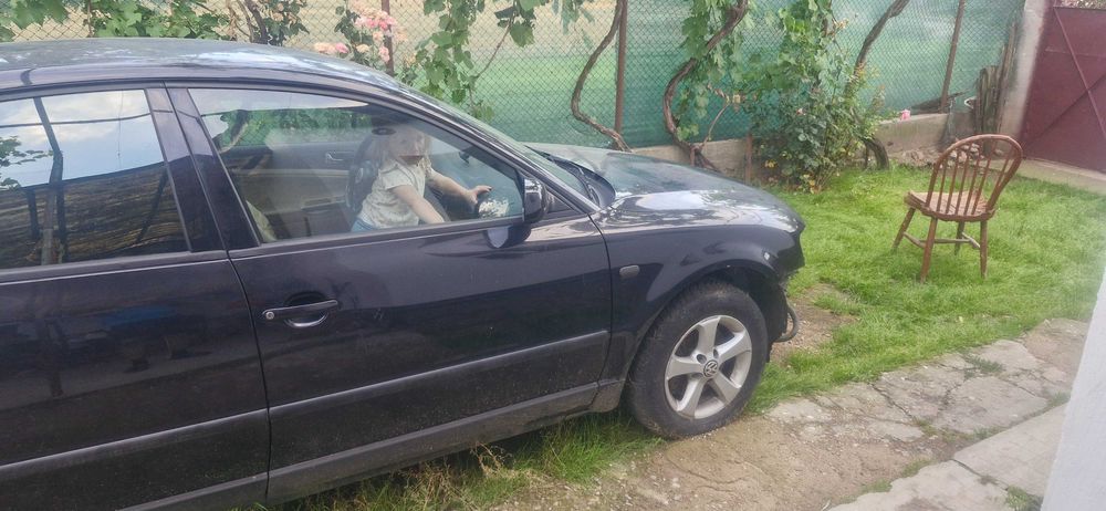 Passat B5 pentru piese.