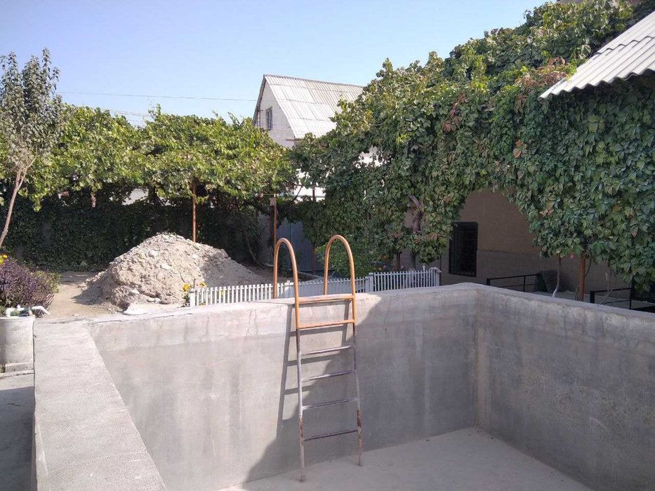 Uy sotiladi Bektemir tumanida 7 sotx 6 ta xona 2 etaj