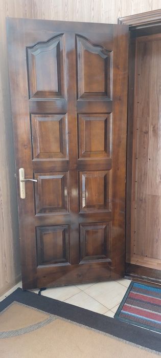 Двери из чистого дерева