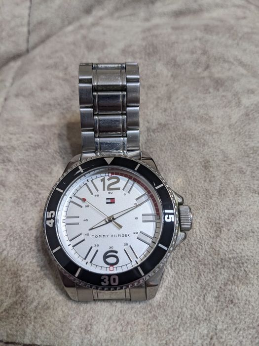 Tommy Hilfiger часы оригинал кварцевые