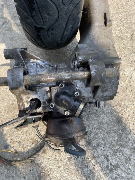 Vând motor de 49CC cu transmisie de 110cc