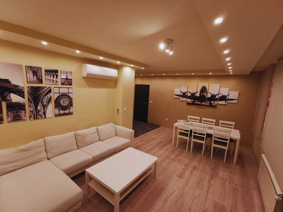 Дава се под наем Многостаен апартамент в София, Младост 4 - 210 кв.м за 999.6 € - Снимка #1