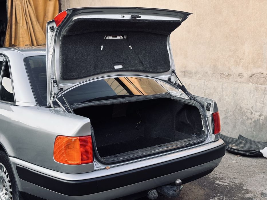 продам Ауди 100 с4