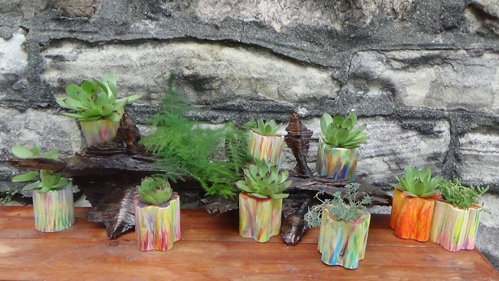 Гипсови кашпи декорирани със растения