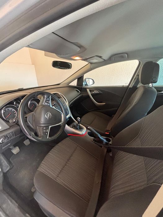 Opel Astra J 2011
