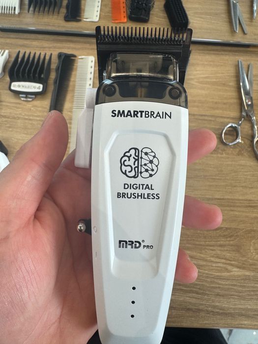 Mașina de tuns și trimmer Mrd Smartbrain