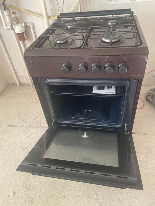 Продам газовую плиту