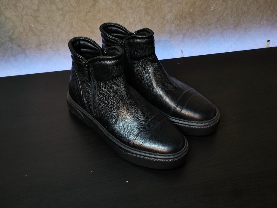 Нови кожени обувки Baldinini в черно