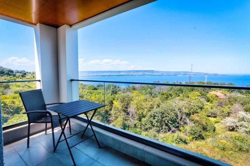 Дава се под наем Тристаен апартамент в Варна, Галата - 108 кв.м за 1200 € - Снимка #2