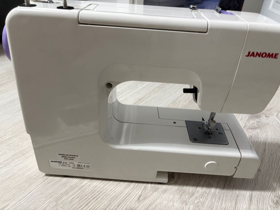 Швейная машинка Janome Model 1320Q.