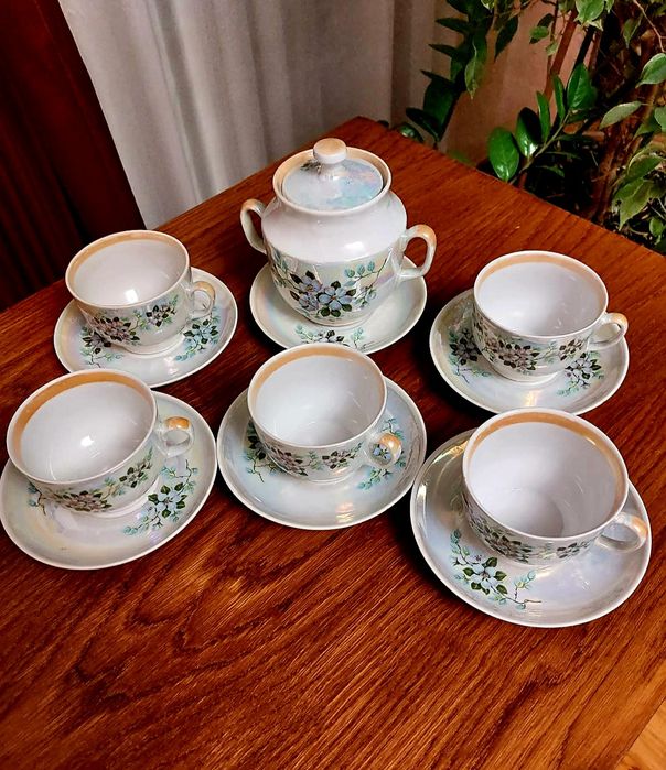 Продам фарфоровый сервиз