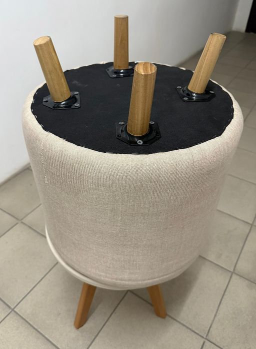 Столик и пуфик в наличии