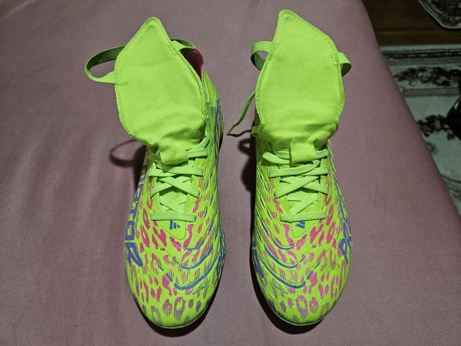 Ghete fotbal Adidas Predator