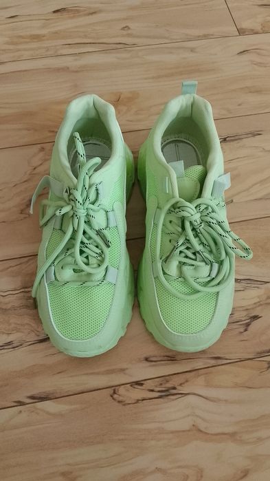 Свежи модерни маратонки