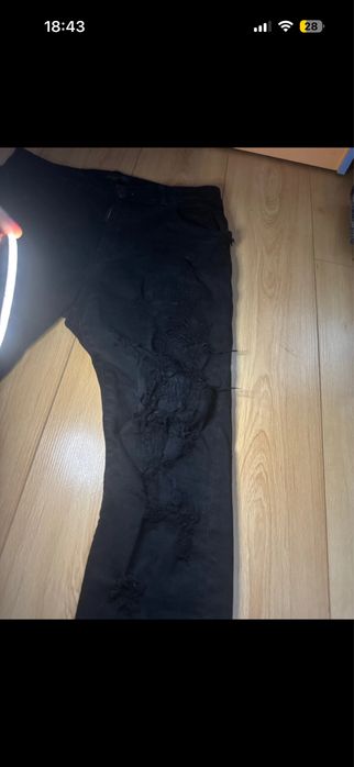 Blugi negri model ripped