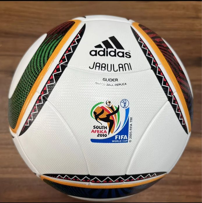 Футбольный мяч.