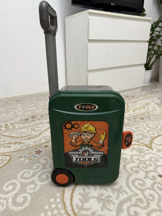 Продам детскую мастерскую для мальчика 2500