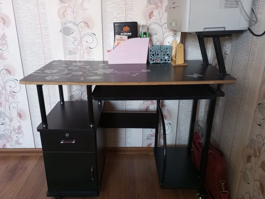 Компьютерный стол