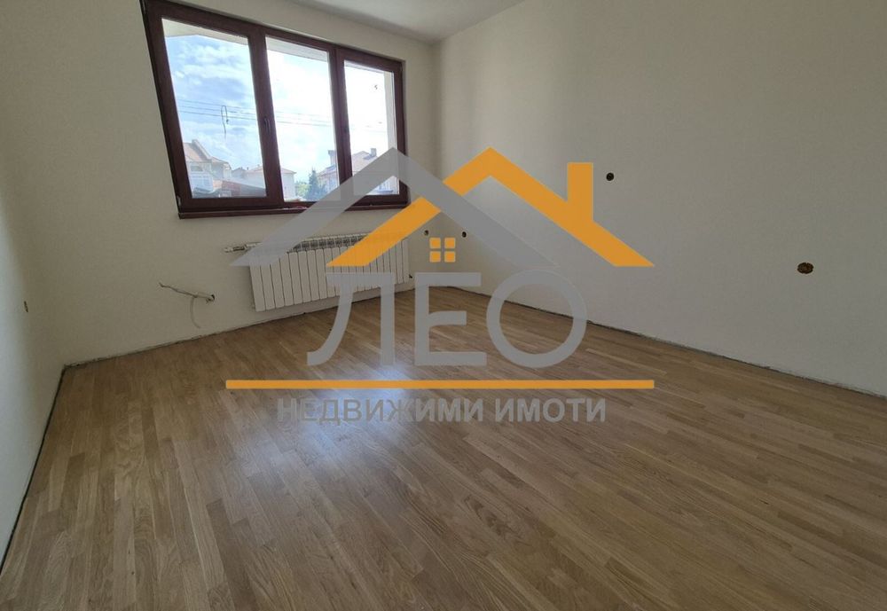 Продава се Тристаен апартамент в Севлиево - 117 кв.м за 1069 €/кв.м - Снимка #2