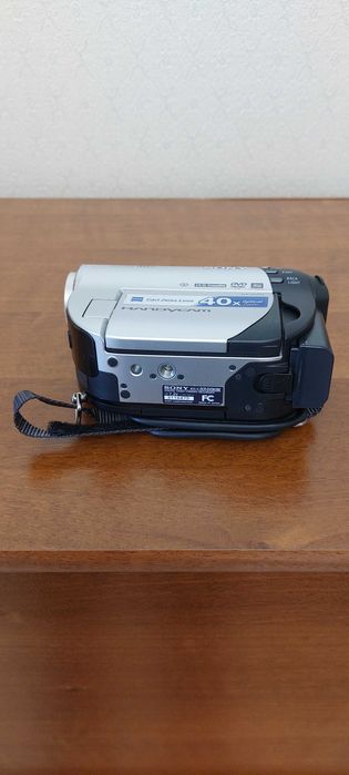 Видеокамера SONY Handycam DCR-DVD608E.