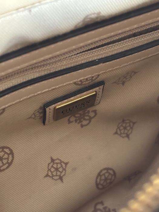 дамска чанта guess..