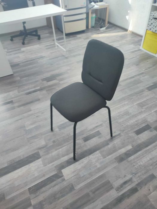 Scaun negru de birou, 4 bucati, nefolosite