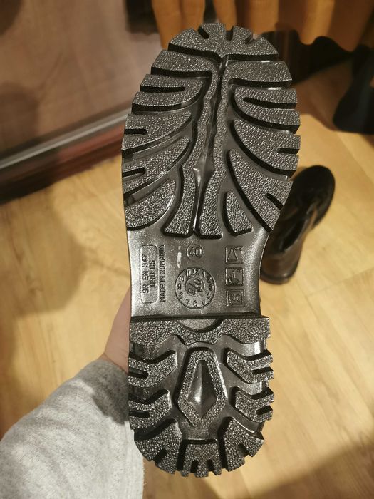 Bocanci de piele neagră 40