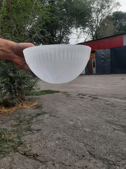 Люстра новая с плафонами