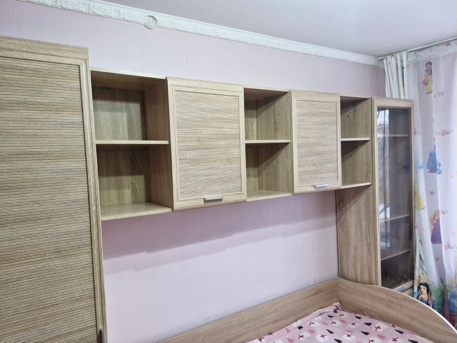 Кровать со шкафами и ящиками