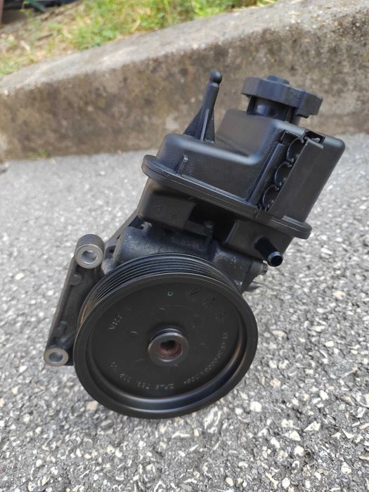 Хидравлична помпа за мерцесес(ц-класаw204)(е-класаw212) с датчик