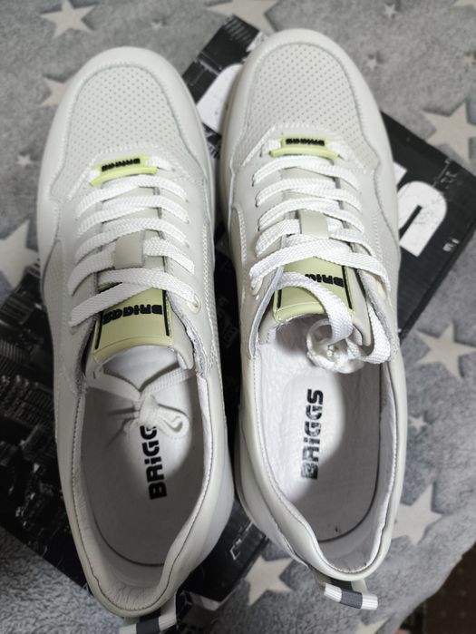 Продам кроссовки