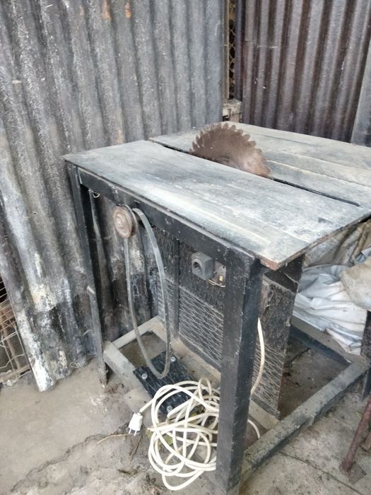 Circular cu baza metalica