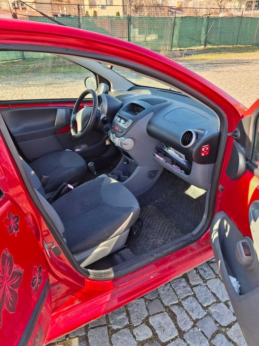 Vand Peugeot 107, automata, 997 cc, consum mic, impozit minim.