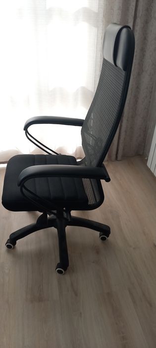 Продаётся кресло офисное,плавающее