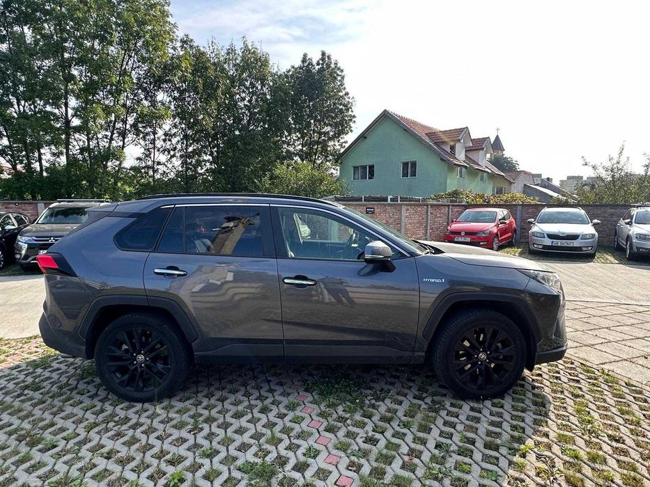 Toyota RAV4 Hybrid Luxury Plus, Full option, Carlig, 2 seturi jante aliaj cu cauciucuri, Martie 2022