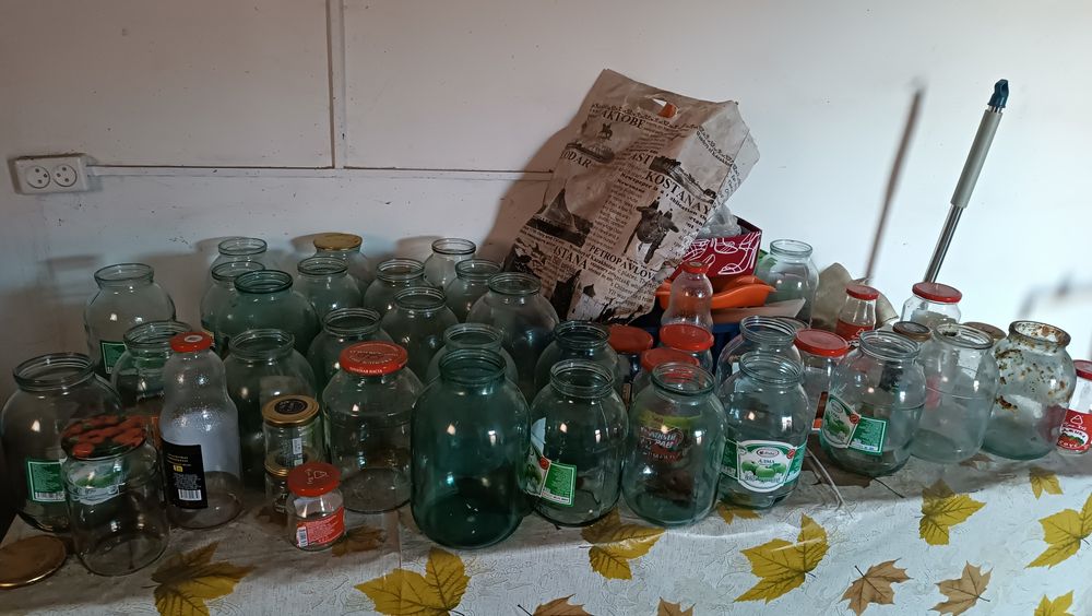 Продам банки 2 литровые