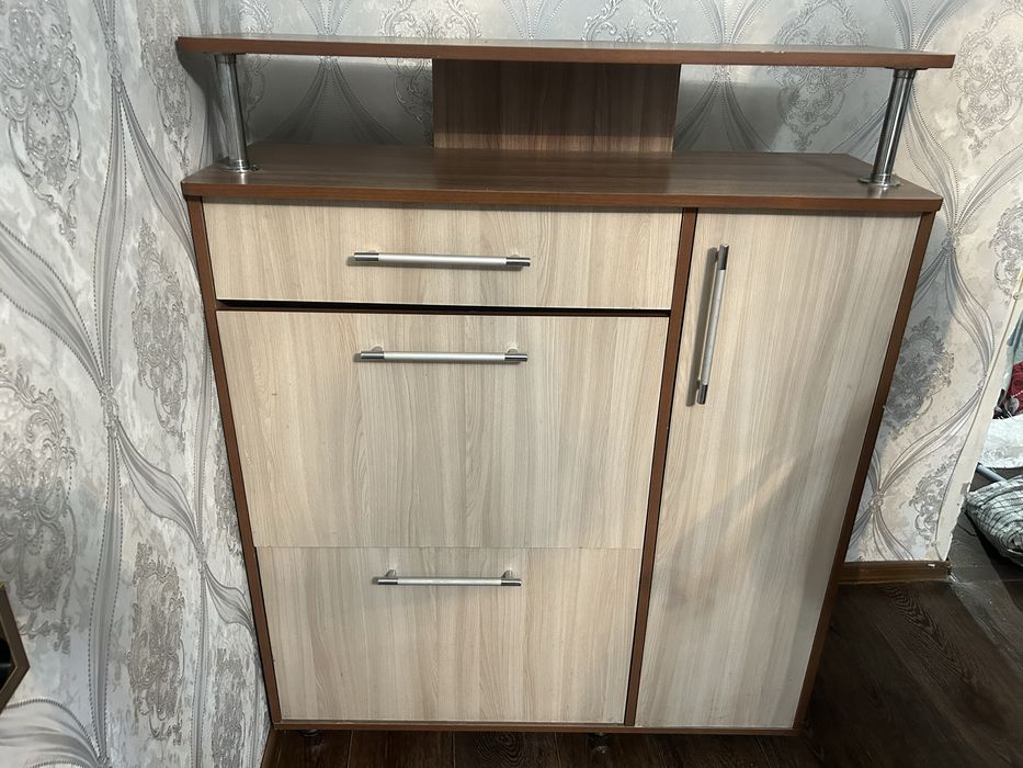 Продам недорого обувницу