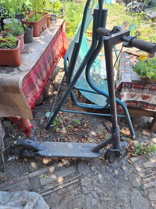 Trotineta electrică fără baterie în rest este foarte buna