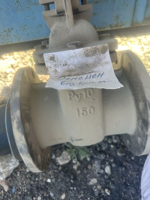 Продам задвижки стальные.