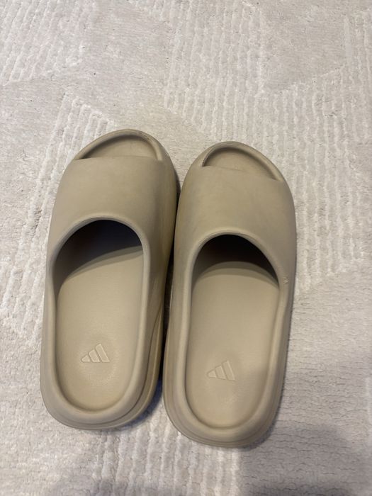 papuci yeezy slide
