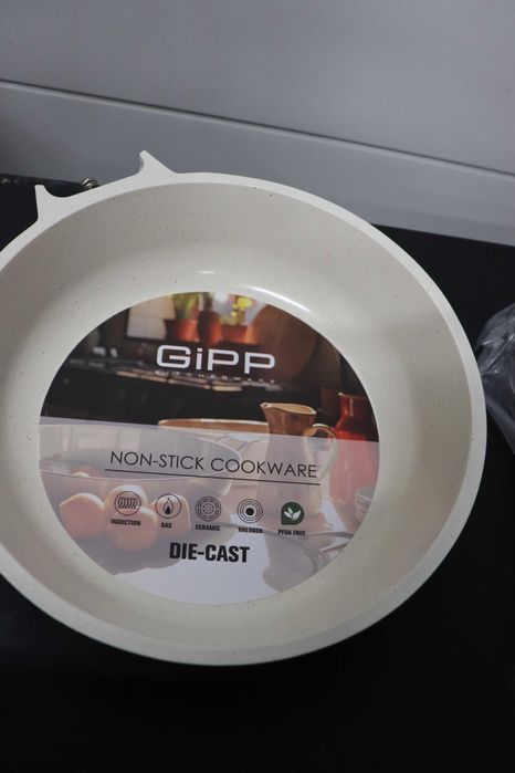 Тиган за омлет GiPP 20см с незалепващо покритие, бял гранит