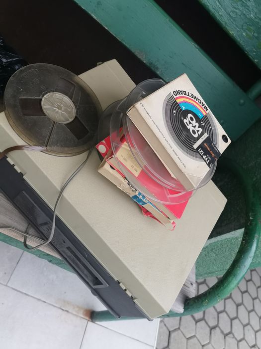 Магнетофон. UNITRA. Ролките подарак.