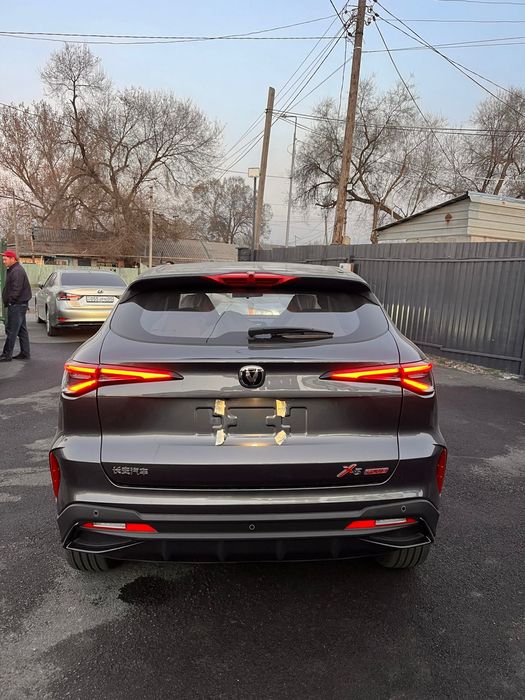 Машина Changan x5+