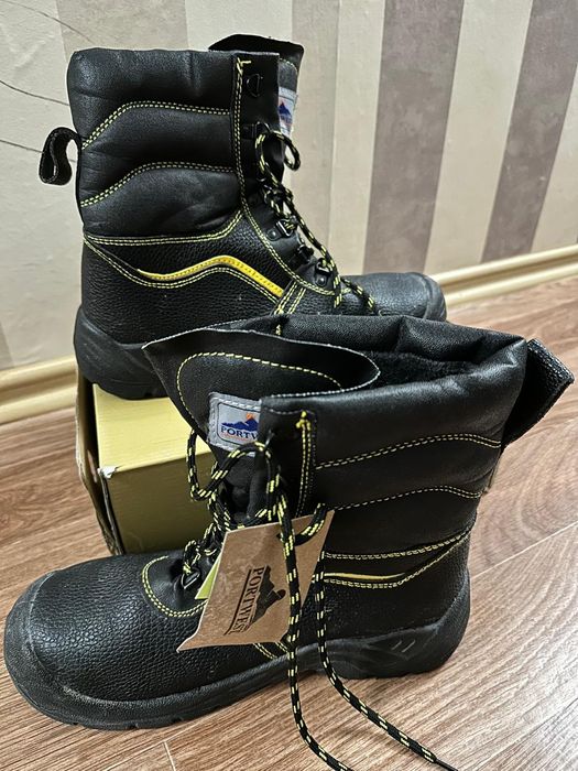 Спецодежда, комбезы и прочее