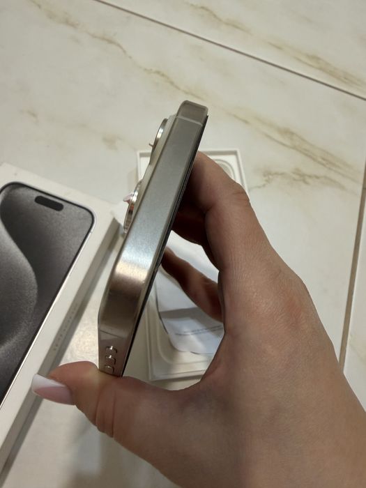 Продаю Iphone 15